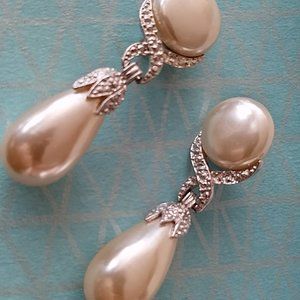 Vtg. 1980's Silver Tone Large Faux Pearl Drop Clip Earrings